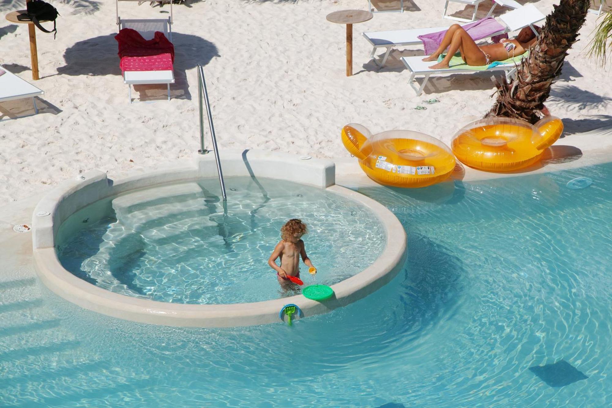 Cala Blu Residence Con Piscina-Centralissimo Lido Di Jesolo Eksteriør billede